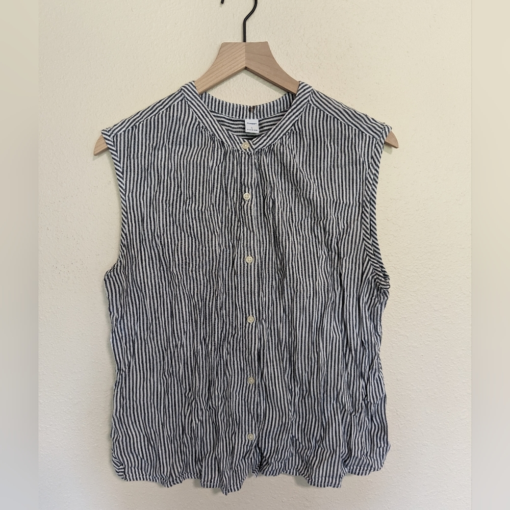 Old Navy • Blue Sleeveless Button Up • L